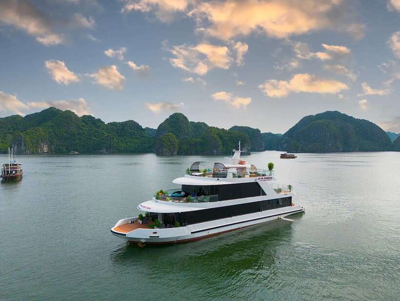Cat Ba Island: Lan Ha Bay Full-Day with Luxury Cruise - Bright Cave, best seen from a kayak