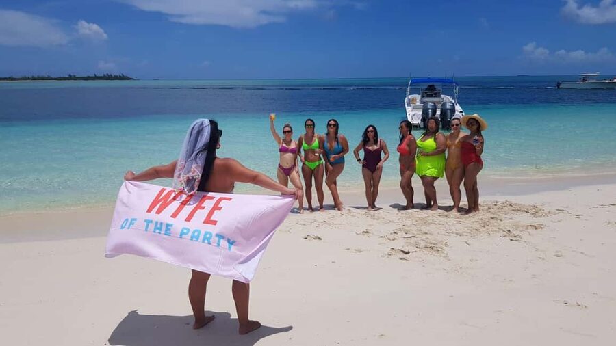 Center Console Private Bahamas Boat Charter - The swimming pigs, with an extra charge