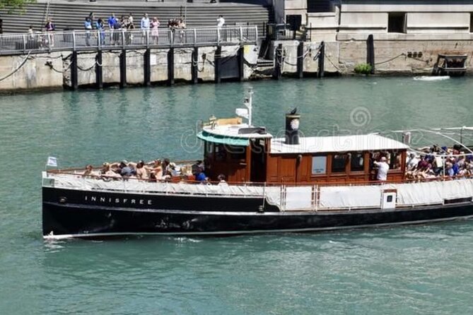 Chicago River Architecture Tour Aboard a Historic Yacht - Cruising past the Chicago Riverwalk