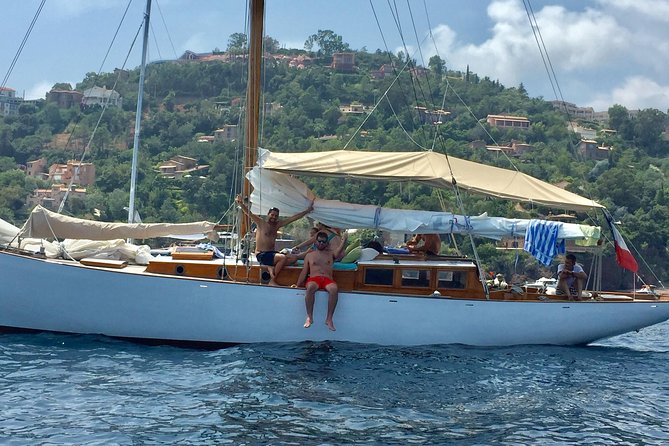 Classic Yacht Sailing in Cannes - Meeting Algue at Quai Saint-Pierre