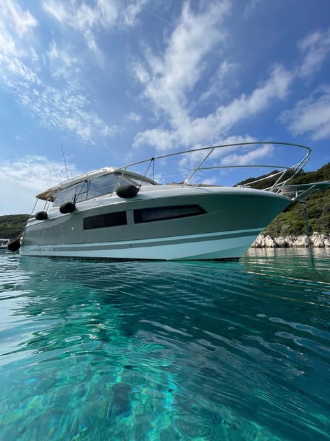 Corfu : Private Motor-Yacht Cruise with Corfu Town Views - The Old Fortress and New Fortress from the sea