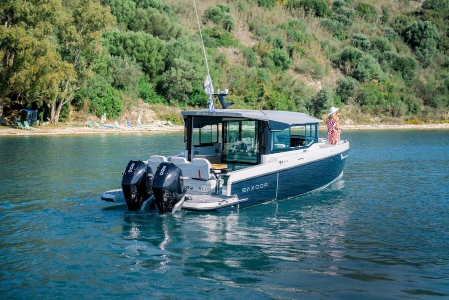 Corfu: Private yacht cruise to Paxos - Antipaxos & Caves - A quiet cove and the Antipaxos beach stop
