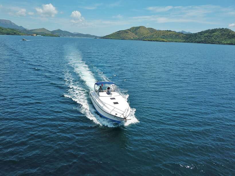 Coron: Private Island-Hopping Tour on a Yacht or Speedboat - Lunch, drinks, and what is really included