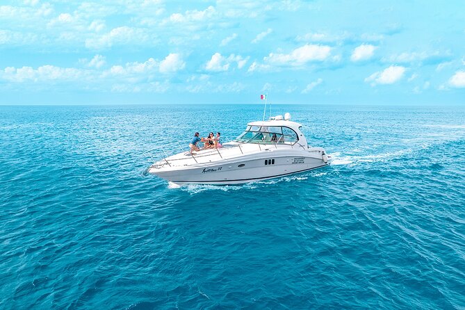 Cozumel Private Yacht and Snorkel with Lunch and Open Bar Onboard - Snorkeling in Cozumel’s water