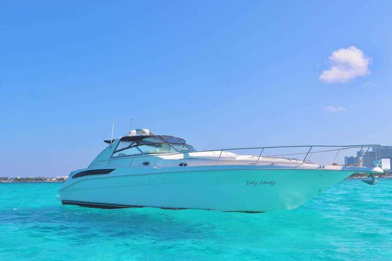 Cruising paradise in a luxury yacht in Cancun - Key points at a glance