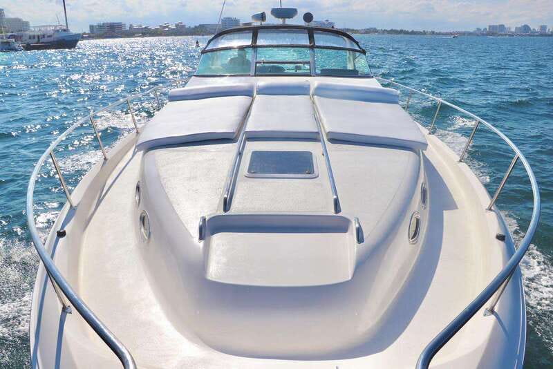 Cruising paradise in a luxury yacht in Cancun - Should you book the Cancun yacht cruise?