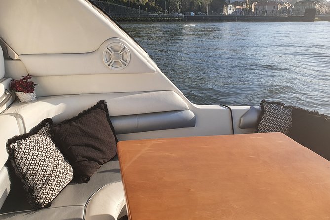 Day trip by private yacht to Curva da Lomba from Porto - Crestuma Lock Adds a Working-River Moment