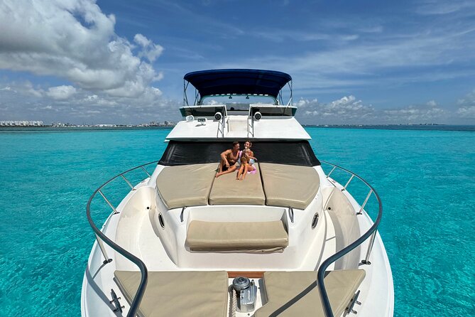 Deluxe Yacht 48FT with FlyBrige Rental in Cancun - A 48-foot yacht with room to spread out