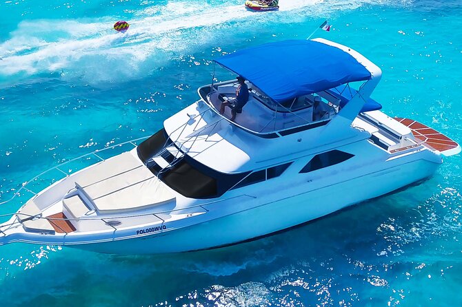 Deluxe Yacht 48FT with FlyBrige Rental in Cancun - The one and two-hour route stays close to Cancun
