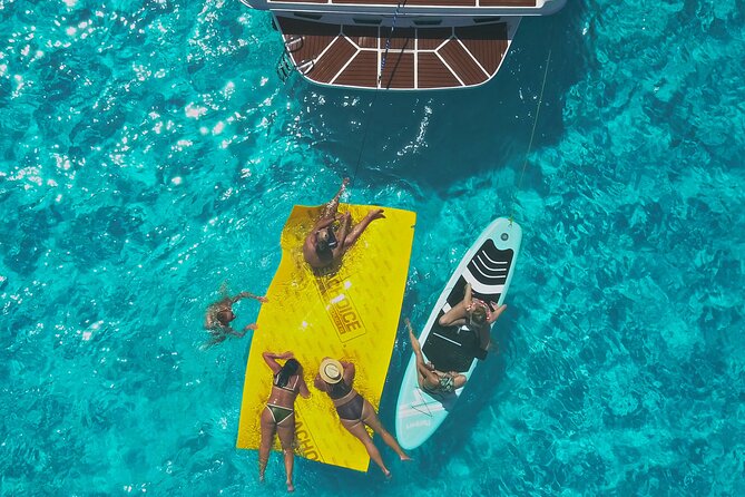 Deluxe Yacht 48FT with FlyBrige Rental in Cancun - Six and eight hours allow a slower island day