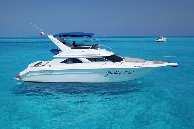 Deluxe Yacht 48FT with FlyBrige Rental in Cancun - The weather can change the entire plan