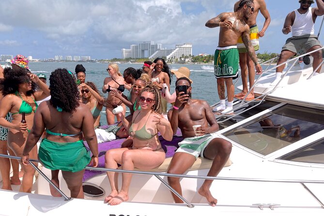 Deluxe Yacht 48FT with FlyBrige Rental in Cancun - Who should book this yacht