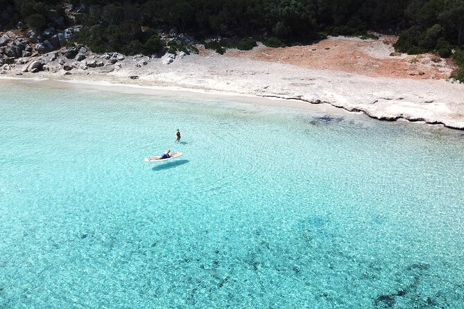 Discover the beauty of the Messinian Inousses Islands on a Yacht - Kardia, the heart-shaped islet