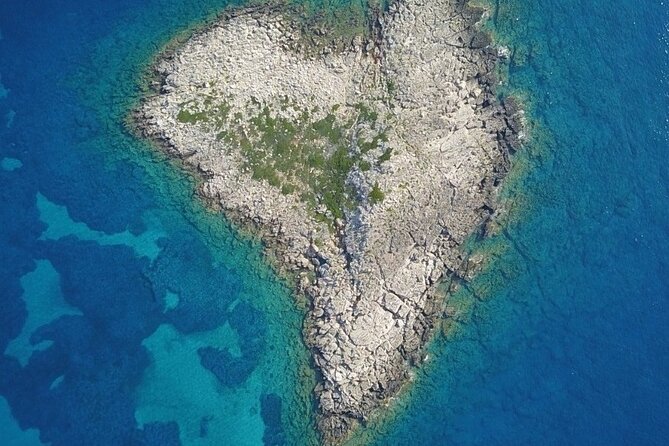 Discover the beauty of the Messinian Inousses Islands on a Yacht - Methoni Castle from the water
