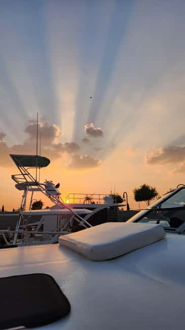 Doha: Luxury Boat Tour - Who should book this Doha cruise?