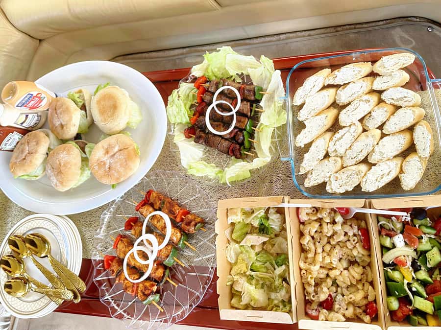 Dubai: 2 hr Private Yacht Cruise & softdrinks + Optional BBQ - What the two-hour Dubai cruise feels like