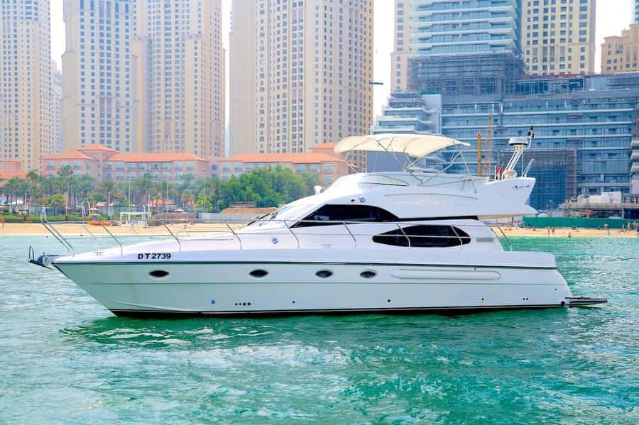 Dubai: 2 hr Private Yacht Cruise & softdrinks + Optional BBQ - Crew service and the human side
