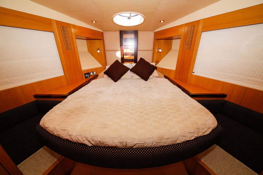 Dubai: Atlantis and Burj Al Arab Cruise on Luxury Yacht - Jumeirah Beach Residence from the water