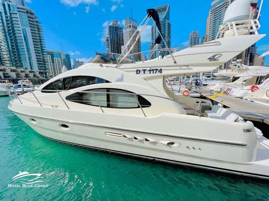 Dubai: Azimut 42 Feet Private Luxury Yacht Cruise - A Private Yacht Gives Dubai Marina Room to Breathe
