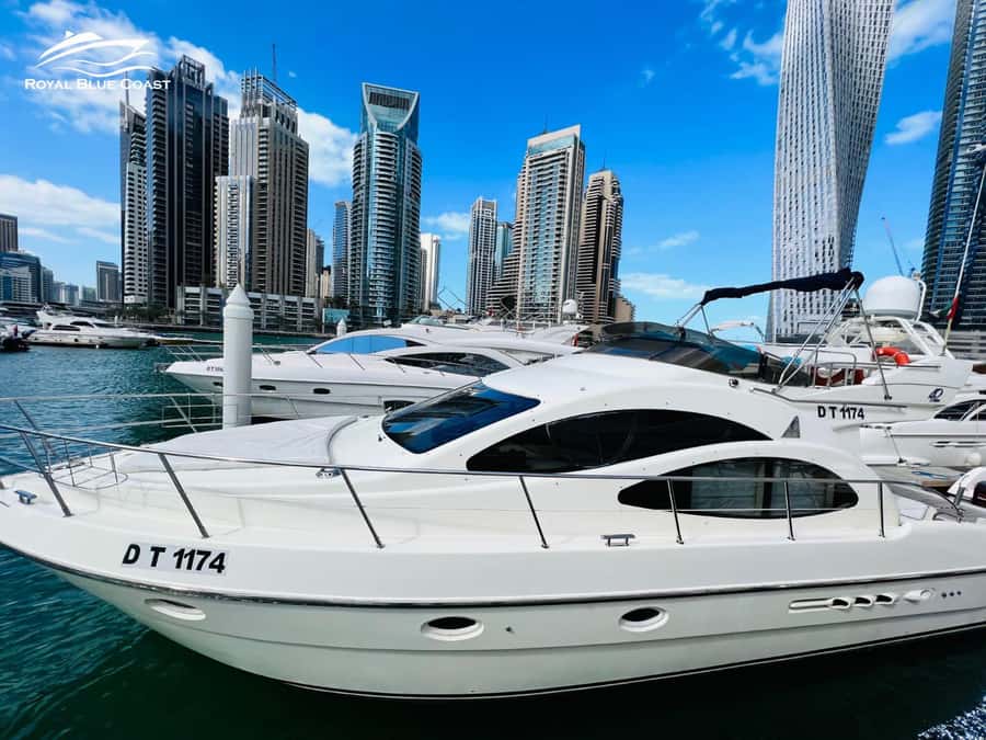 Dubai: Azimut 42 Feet Private Luxury Yacht Cruise - Starting at Gate T With Royal Blue Coast Yachts Rental