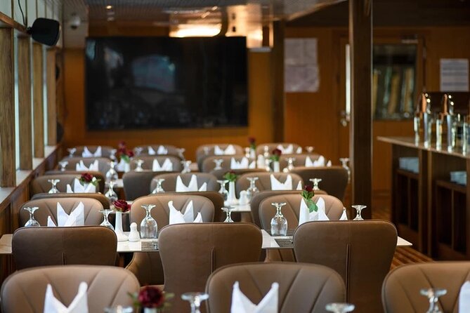 Dubai Creek Cruise Luxury Yacht with BBQ Dinner Al Seef - BBQ dinner and included drinks