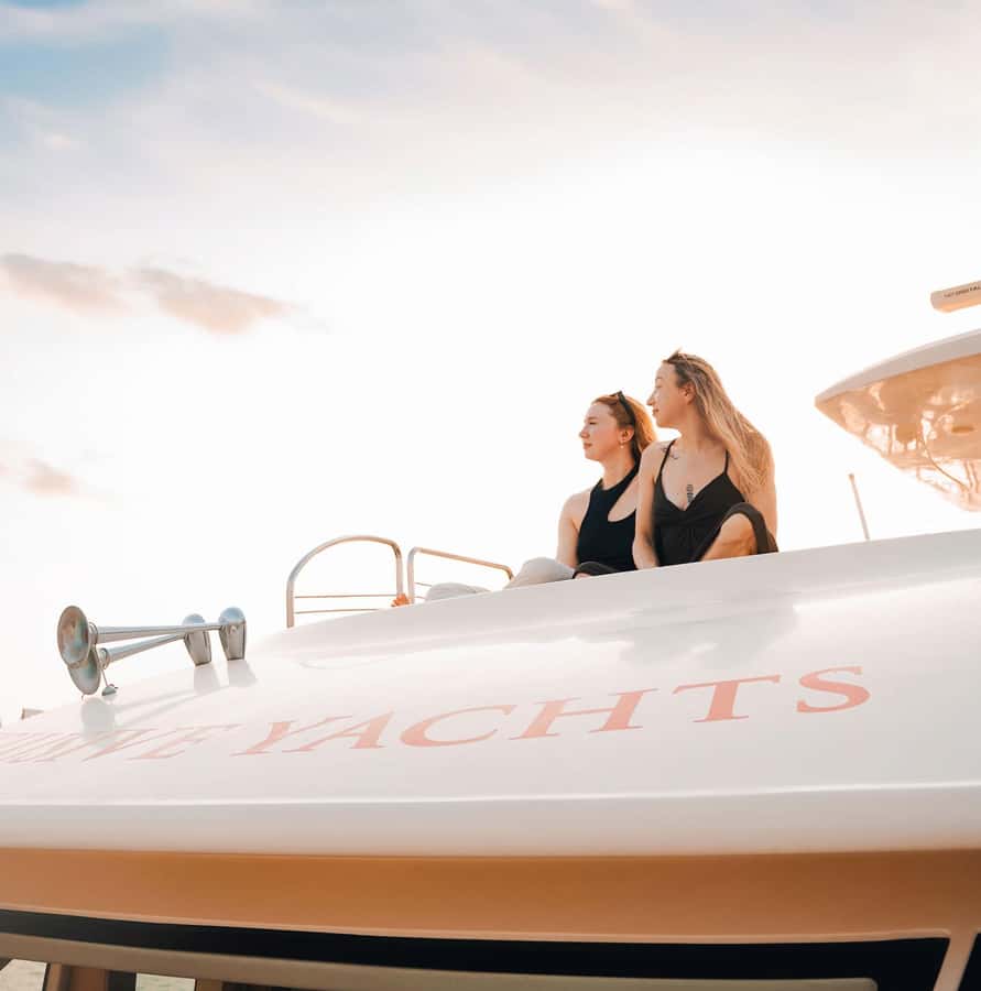 Dubai Harbor: Luxury Yacht Tour with BBQ Options - Ain Dubai and Jumeirah Beach Residence