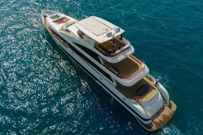 Dubai Harbour Super Yacht Experience with gourmet & Drinks - Food, drinks, and the party atmosphere