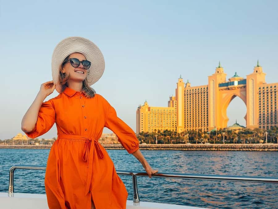Dubai: Luxury Sunset Yacht Tour with Snacks and Drinks - Food, drinks, and the sunset timing