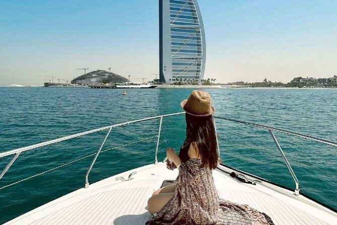 Dubai Luxury Yacht Tour with Live BBQ & Drinks - How to get the best seat and best photos