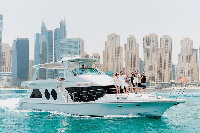 Dubai Marina 1hr Yacht tour with Drinks - Seeing JBR from the Gulf side