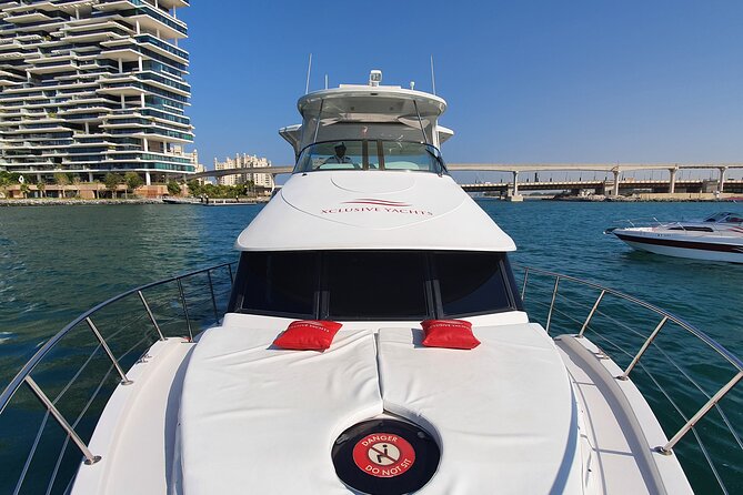 Dubai Marina 1hr Yacht tour with Drinks - Dubai Harbour and the return ride
