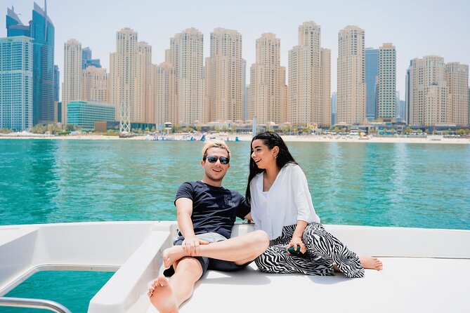 Dubai Marina 1hr Yacht tour with Drinks - Daytime, sunset, or night departure