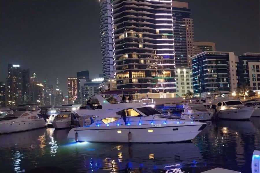 Dubai Marina luxury Yacht Tour: AinDubai,JBR &Harbour(1Hour) - Finding Splash Tours behind Al Raheem Mosque