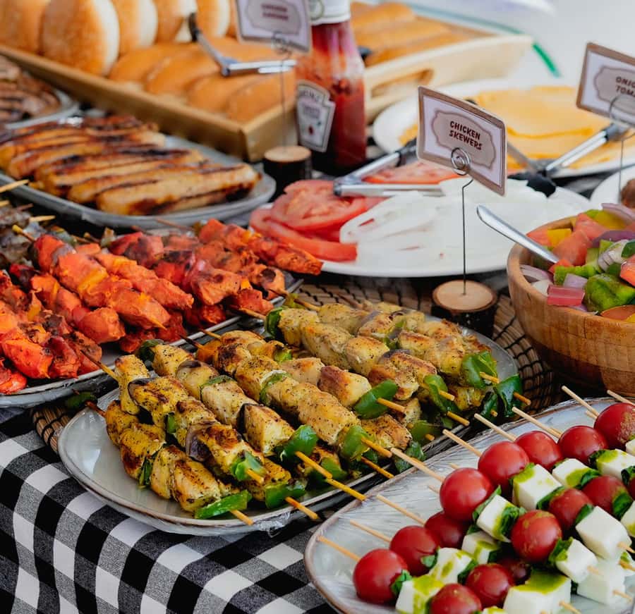 Dubai Marina: Luxury Yacht Tour with Breakfast or BBQ Option - Burj Al Arab and the open coast