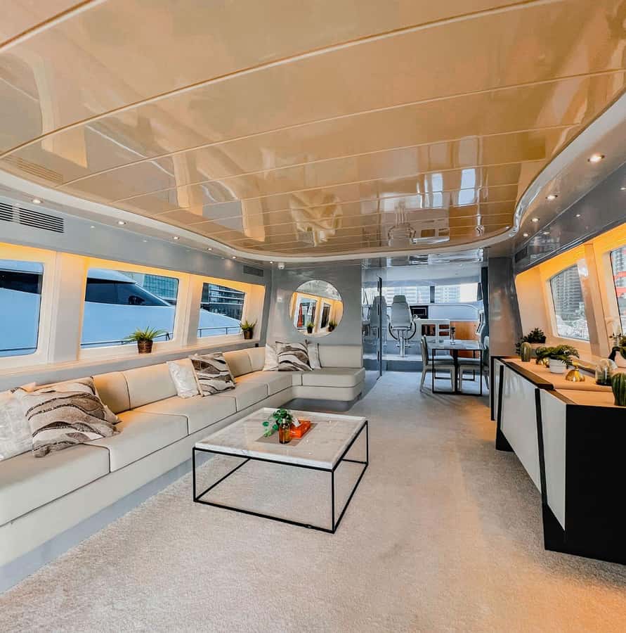 Dubai Marina: Luxury Yacht Tour with Breakfast or BBQ Option - Who should book this cruise