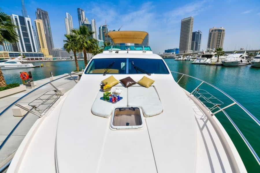 Dubai: Marina Private Luxury Yacht Tour - Atlantis and the Palm From the Water
