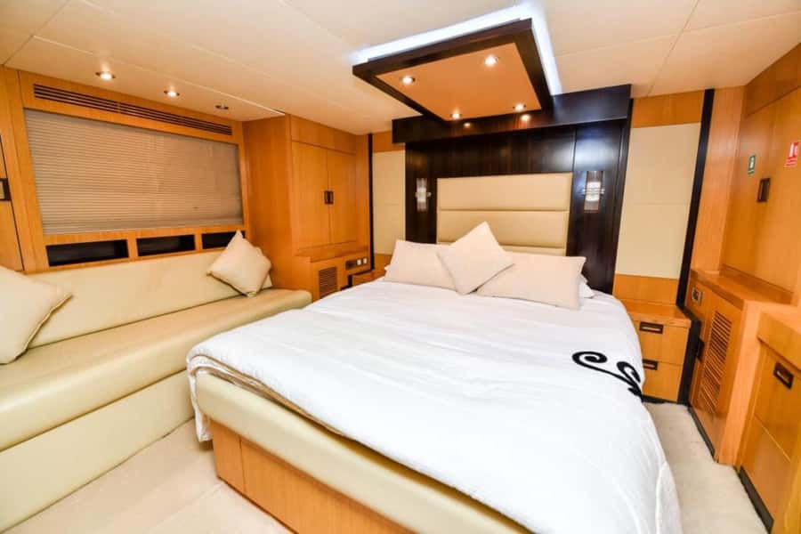 Dubai: Marina Private Luxury Yacht Tour - Choosing Two Hours or Three