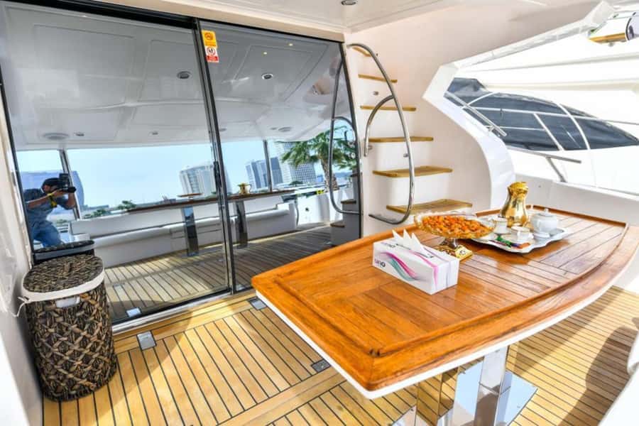 Dubai: Marina Private Luxury Yacht Tour - Music, Drinks, and the Onboard Mood
