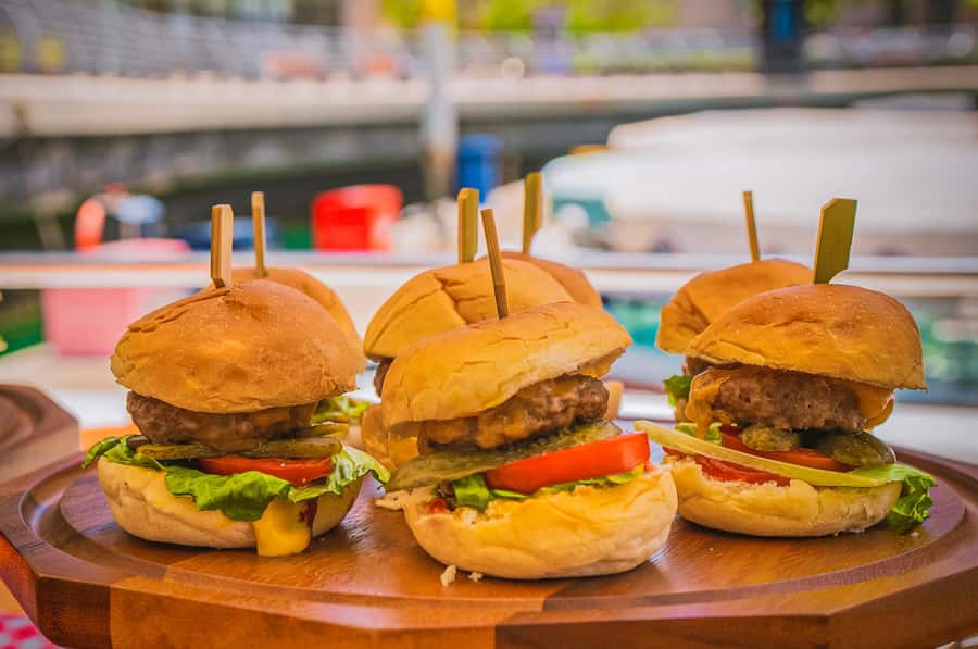 Dubai: Marina Sightseeing on Yacht with Breakfast - Key points to know before booking