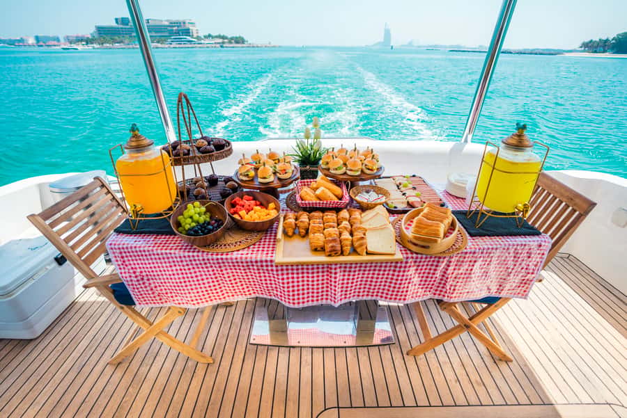 Dubai: Marina Sightseeing on Yacht with Breakfast - What this Dubai yacht cruise is really like