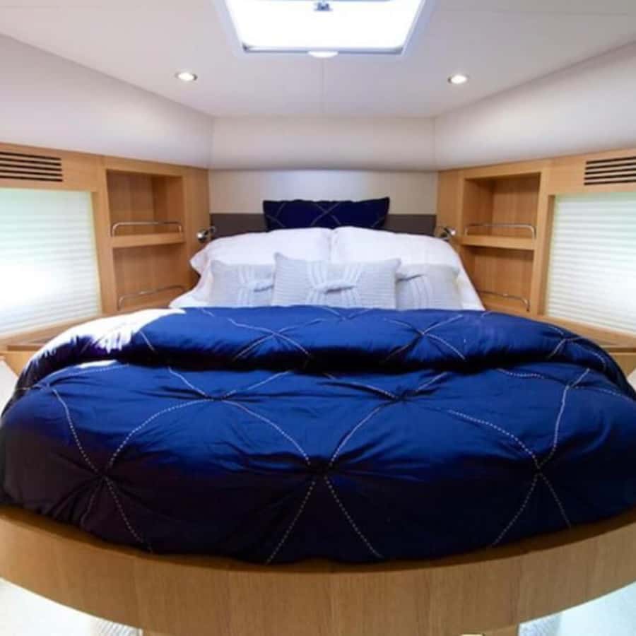 Dubai: Marina Sightseeing on Yacht with Breakfast - Bluewaters Island and Ain Dubai