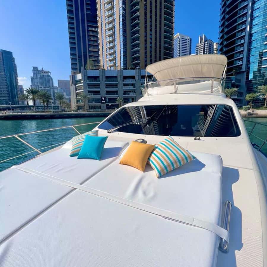Dubai: Marina Sightseeing on Yacht with Breakfast - What is served for breakfast onboard