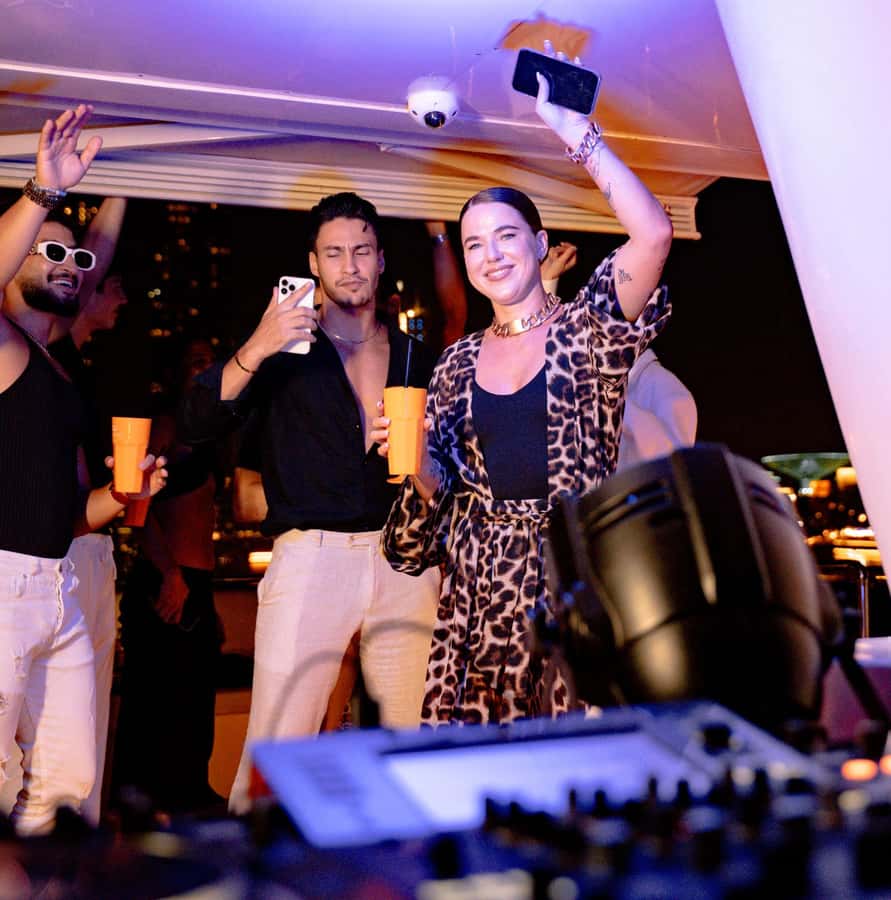 Dubai: Marina Yacht Party with BBQ, Unlimited Drinks and DJ - Checking in near Marina Mansion