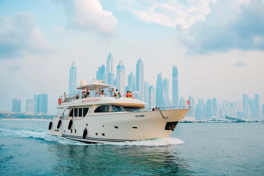 Dubai Marina Yacht Tour: Ain Wheel, JBR & Harbour in 1 Hour - Key points at a glance