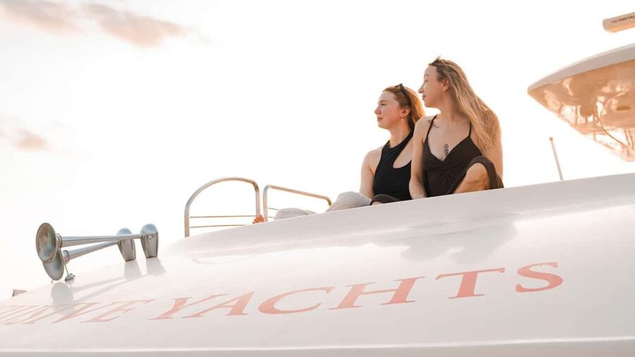 Dubai Marina Yacht Tour: Ain Wheel, JBR & Harbour in 1 Hour - Getting to the marina without stress