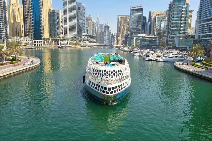 Dubai: Mega Yacht Dinner Cruise with Buffet - Standard ticket or VIP table?