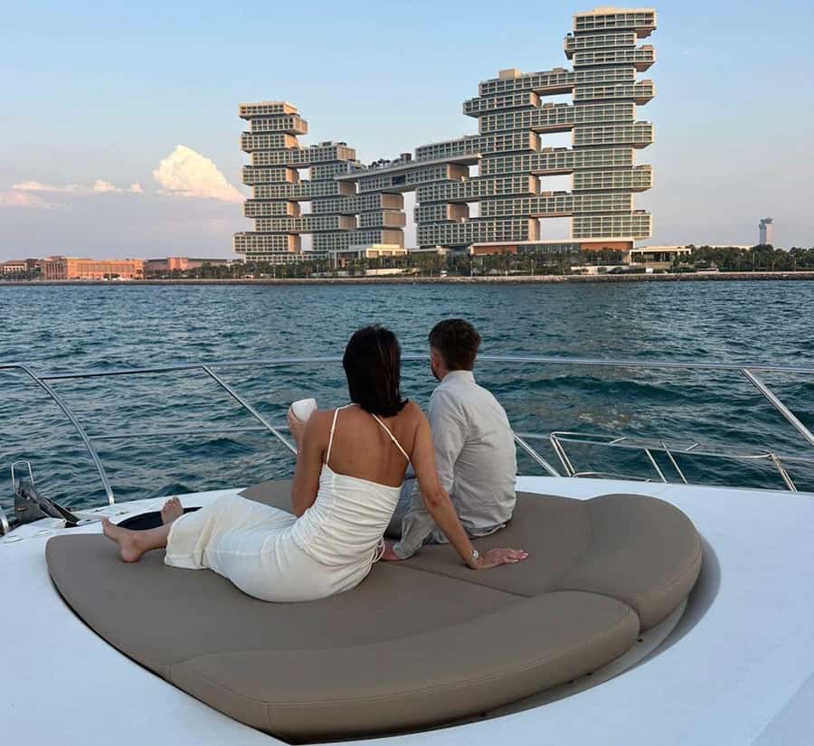 Dubai: Palm Jumeirah luxury private yacht Tour - Palm Jumeirah and the approach to Atlantis