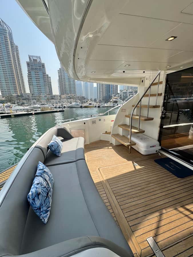 Dubai: Palm Jumeirah luxury private yacht Tour - What the yacht is like on board