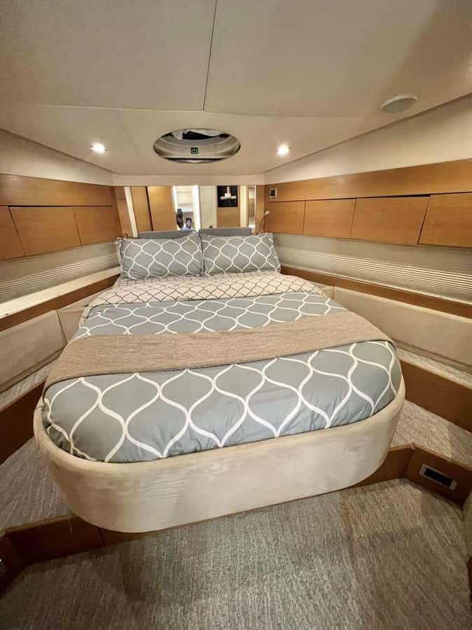 Dubai: Palm Jumeirah luxury private yacht Tour - Who will get the most from this cruise