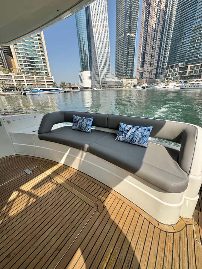 Dubai: Palm Jumeirah luxury private yacht Tour - Booking details that affect your day